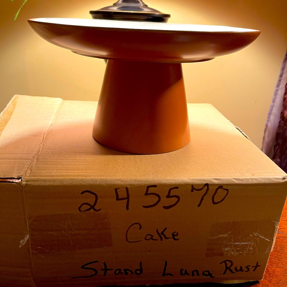 NWT, Kirkland Cake Holders, Color Luna Rust